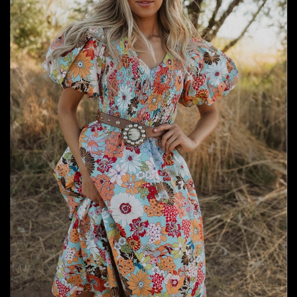 Listicle Vibrant Floral puff sleeve smocked Midi Dress Sz s